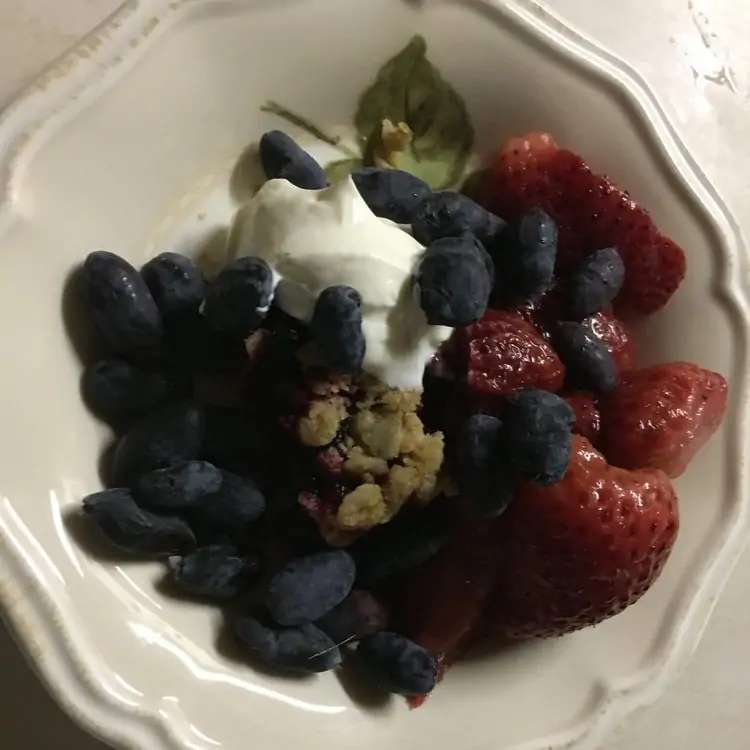 Honeyberry crisp